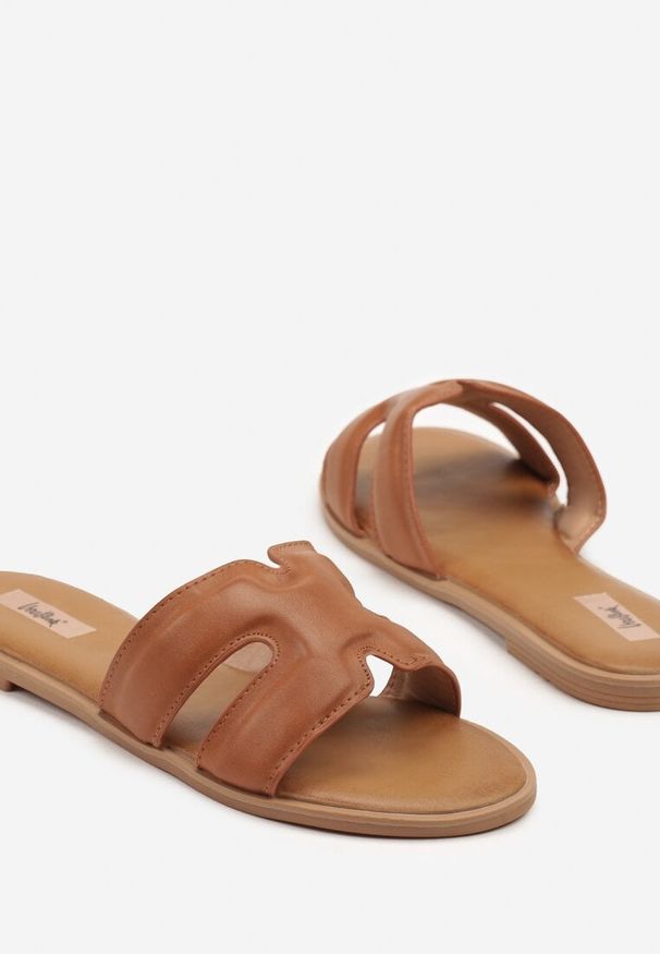 Born2be - Brązowe Klapki z Wycięciami Ralauri. Okazja: na co dzień. Kolor: brązowy. Materiał: jedwab. Sezon: lato. Obcas: na obcasie. Styl: elegancki, casual. Wysokość obcasa: niski