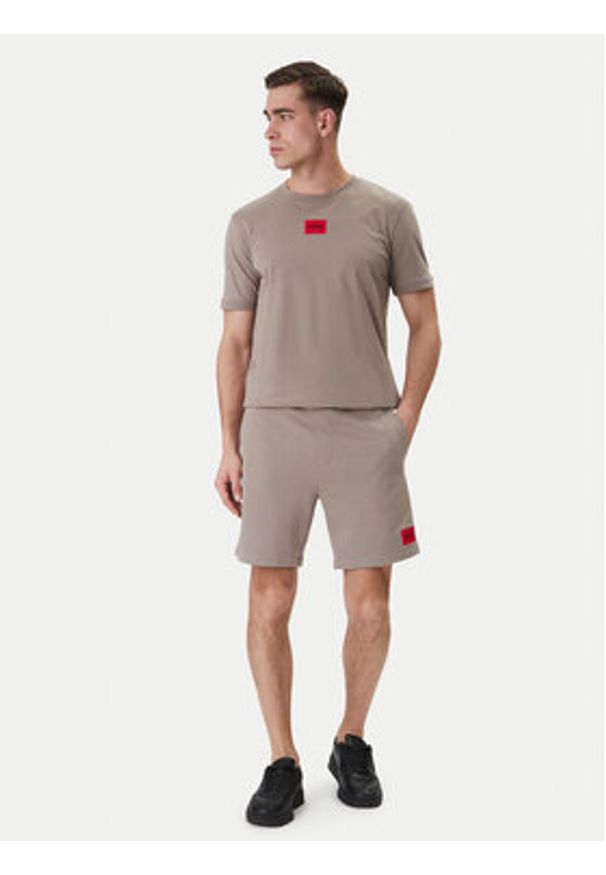 Hugo - HUGO T-Shirt Diragolino212 50447978 Beżowy Regular Fit. Kolor: beżowy. Materiał: bawełna