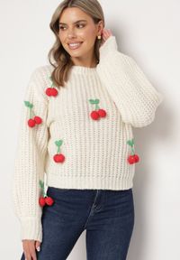 Born2be - Jasnobeżowy Sweter z Aplikacjami Wisienek o Klasycznym Fasonie Dintinnia. Okazja: na co dzień, na spotkanie biznesowe. Kolor: beżowy. Materiał: jeans. Długość rękawa: długi rękaw. Długość: długie. Wzór: aplikacja. Styl: klasyczny #7