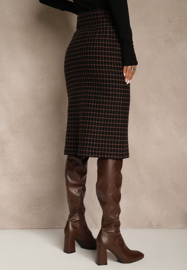 Renee - Czarna Tweedowa Spódnica Ołówkowa w Kratę z Guzikami Aretusa. Okazja: na spotkanie biznesowe. Stan: podwyższony. Kolor: czarny. Styl: biznesowy