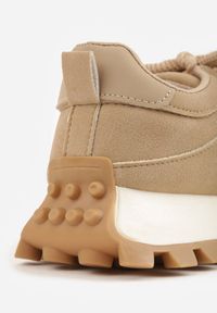 Renee - Ciemnobeżowe Sneakersy na Platformie Ozdobionej Tłoczeniem Zerla. Okazja: na co dzień. Kolor: beżowy. Materiał: jeans. Wzór: aplikacja. Obcas: na platformie #3