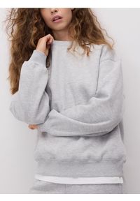 Reserved - Gładka bluza z bawełną - jasnoszary. Kolor: szary. Materiał: bawełna. Wzór: gładki #1