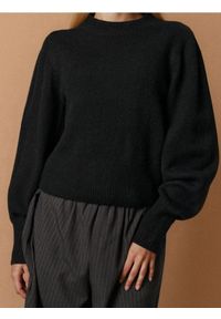 Sinsay - Sweter basic - czarny. Kolor: czarny