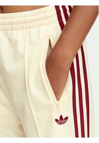 Adidas - adidas Spodnie dresowe Firebird Loose Tracksuit KS4671 Kremowy Loose Fit. Kolor: kremowy. Materiał: syntetyk #4