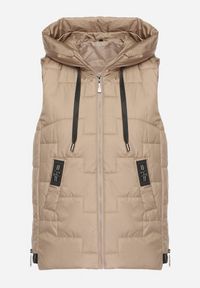 Born2be - Ciemnobeżowa Kamizelka z Pikowanymi Przeszyciami i Kapturem Tulavela. Okazja: na co dzień, na spacer. Kolor: beżowy. Materiał: jeans. Styl: klasyczny, casual #6