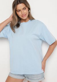 Born2be - Jasnoniebieski Bawełniany Klasyczny T-shirt Merovira. Kolor: niebieski. Materiał: bawełna. Styl: klasyczny #3