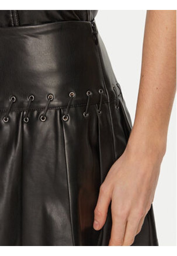 Guess Spódnica z imitacji skóry Kamilia W4BD71 K8S30 Czarny Regular Fit. Kolor: czarny. Materiał: syntetyk