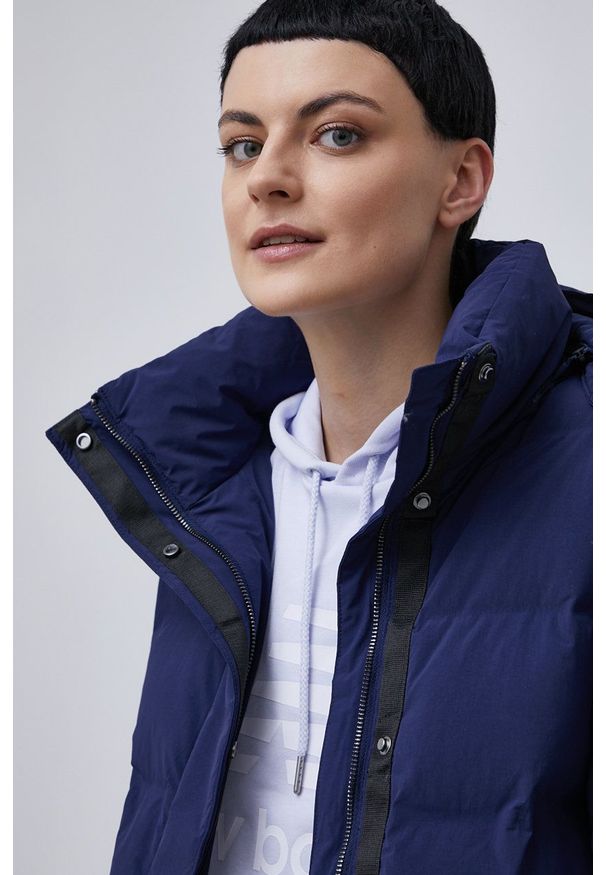 Superdry Kurtka damska kolor granatowy zimowa. Okazja: na co dzień. Kolor: niebieski. Materiał: puch. Sezon: zima. Styl: casual