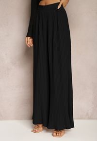 Renee - Czarne Szerokie Spodnie z Plisami High Waist Mirealli. Stan: podwyższony. Kolor: czarny #7