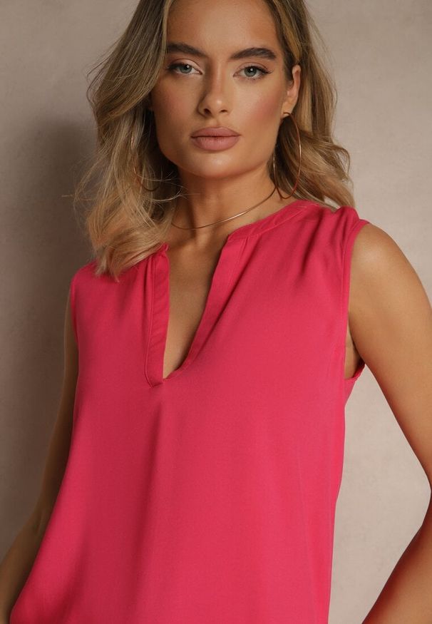 Renee - Różowa Bluzka z Wiskozy z Wycięciem przy Dekolcie Tilenera. Okazja: na co dzień. Kolor: różowy. Materiał: wiskoza. Styl: klasyczny, elegancki, casual