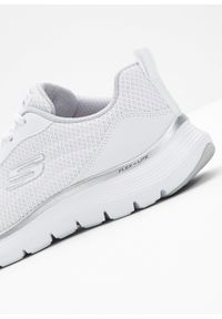 bonprix - Sneakersy Skechers z pianką Memory. Kolor: biały