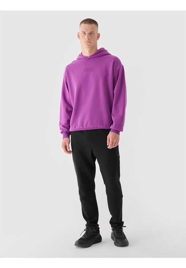 4f - 4F Spodnie dresowe męskie 4F x Robert Lewandowski - czarne S. Kolor: czarny. Materiał: dresówka. Wzór: nadruk, ze splotem, gładki