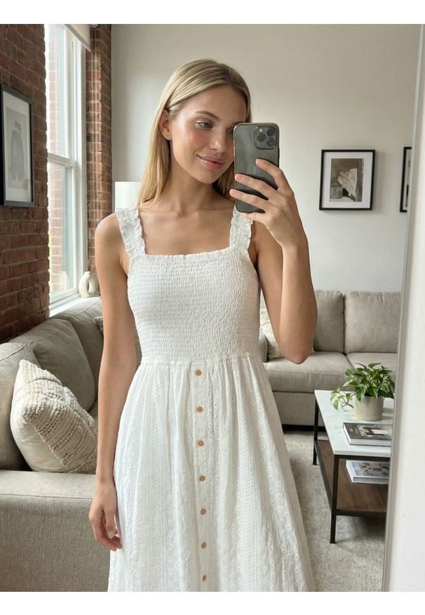 Sinsay - Sukienka midi z haftowanym zdobieniem - biały. Kolor: biały. Wzór: aplikacja, haft. Długość: midi