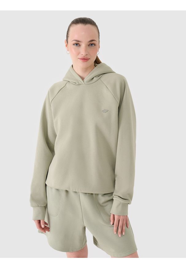 4f - Bluza dresowa nierozpinana z kapturem unisex - oliwkowa/khaki. Okazja: na co dzień. Typ kołnierza: kaptur. Kolor: oliwkowy, brązowy, wielokolorowy. Materiał: dresówka. Długość rękawa: raglanowy rękaw. Wzór: gładki, ze splotem. Styl: sportowy, casual, klasyczny