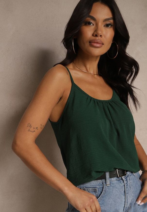 Renee - Ciemnozielony Basicowy Top z Bawełną Thireldi. Kolor: zielony. Materiał: bawełna. Sezon: lato