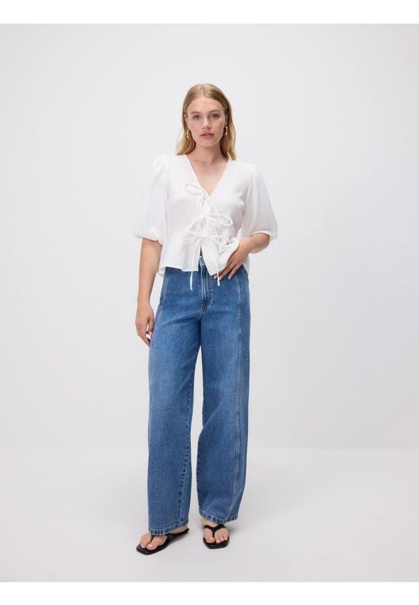 Reserved - Jeansy wide leg z przeszyciami - niebieski. Kolor: niebieski. Materiał: jeans