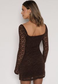 Born2be - Brązowa Koronkowa Sukienka o Dopasowanym Kroju z Kwadratowym Dekoltem Tiwedesa. Okazja: na imprezę. Typ kołnierza: dekolt kwadratowy. Kolor: brązowy. Materiał: koronka. Styl: klasyczny, elegancki #7