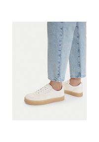 Sneakersy Guess Jeans. Kolor: kremowy #1