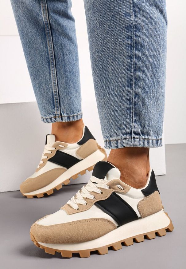 Renee - Beżowo-Czarne Sznurowane Sneakersy na Podeszwie z Bieżnikiem Ozdobione Przeszyciami Flipa. Okazja: na co dzień. Kolor: beżowy. Wzór: aplikacja