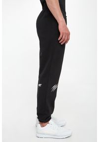 Plein Sport - Spodnie dresowe męskie PLEIN SPORT. Materiał: dresówka. Styl: sportowy #4