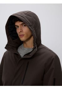 Reserved - Wodoodporna parka z kapturem - brązowy. Typ kołnierza: kaptur. Kolor: brązowy. Materiał: tkanina