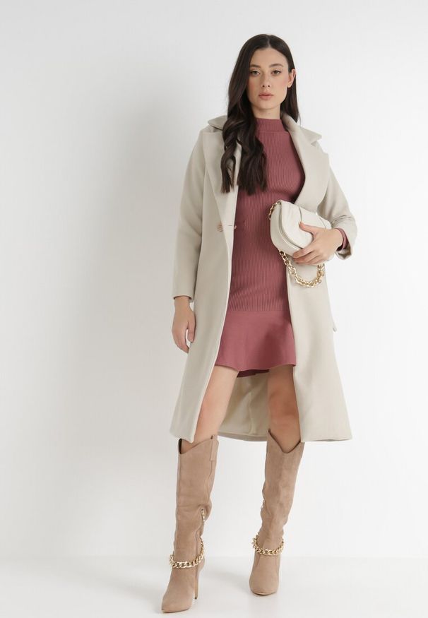 Born2be - Ciemnoróżowa Sukienka Dzianinowa Taerara. Typ kołnierza: kołnierzyk stójkowy. Kolor: różowy. Materiał: dzianina. Długość rękawa: długi rękaw. Typ sukienki: dopasowane. Długość: mini