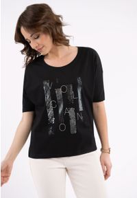 Volcano - Koszulka z błyszczącym printem, Comfort Fit, T-CAN. Kolekcja: plus size. Kolor: czarny. Materiał: bawełna, materiał, elastan. Długość rękawa: krótki rękaw. Długość: krótkie. Wzór: nadruk