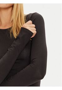 Gina Tricot Sukienka codzienna 24441 Czarny Slim Fit. Okazja: na co dzień. Kolor: czarny. Materiał: wiskoza. Typ sukienki: proste. Styl: casual #4