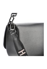 Czarna Elegancka Torebka Damska Hispanitas. Kolor: czarny. Materiał: skórzane. Styl: elegancki #3