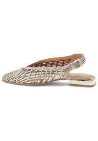 Hot Potatoes by Gioseppo - Czółenka damskie Gioseppo, lekka konstrukcja odkryta pięta elastyczny pasek z tyłu niski stabilny obcas pleciona cholewka smukły nosek, platinum, 792. Okazja: do pracy, na imprezę. Zapięcie: pasek. Kolor: srebrny. Szerokość cholewki: normalna. Sezon: wiosna, lato. Obcas: na obcasie. Styl: elegancki. Wysokość obcasa: niski #3