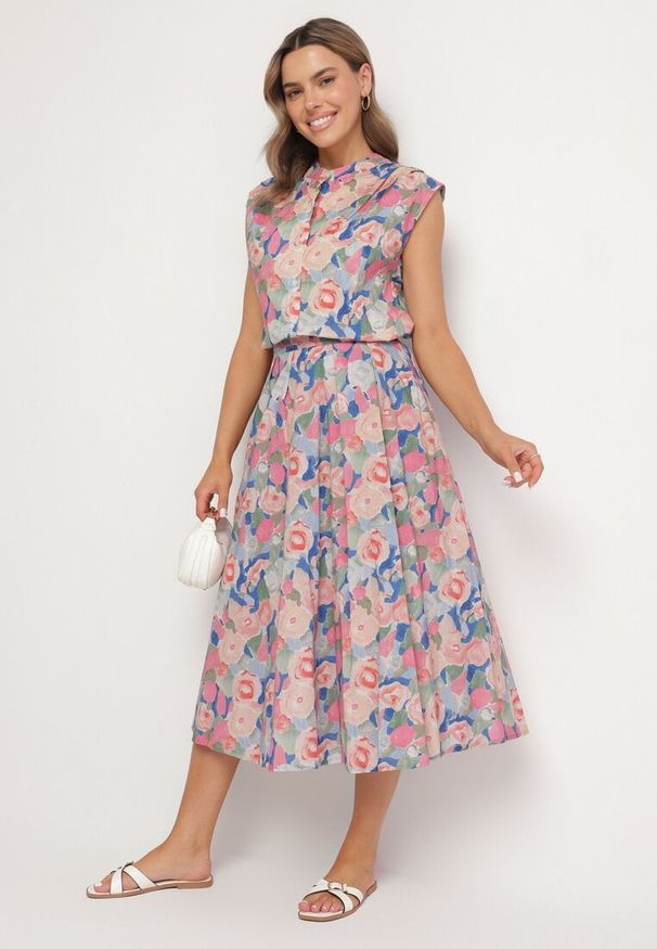 Born2be - Różowa Rozkloszowana Spódnica z Bawełny w Kwiaty Solzekia. Okazja: na co dzień. Kolor: różowy. Materiał: bawełna. Wzór: kwiaty. Styl: casual, elegancki