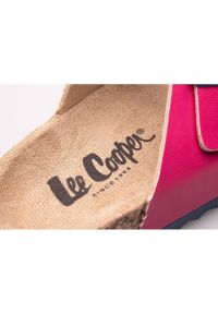 Klapki Lee Cooper Jr LCW-22-35-1186K różowe. Okazja: na spacer, na plażę, na co dzień. Kolor: różowy. Materiał: materiał, syntetyk, skóra. Styl: casual, klasyczny #5