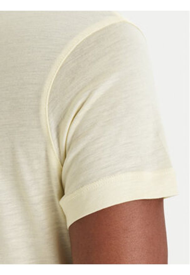 Guess T-Shirt W5GP31 KCSX2 Żółty Classic Fit. Kolor: żółty. Materiał: lyocell