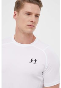 Under Armour t-shirt treningowy kolor biały gładki 1361683-001. Kolor: biały. Materiał: skóra, materiał. Wzór: gładki #5