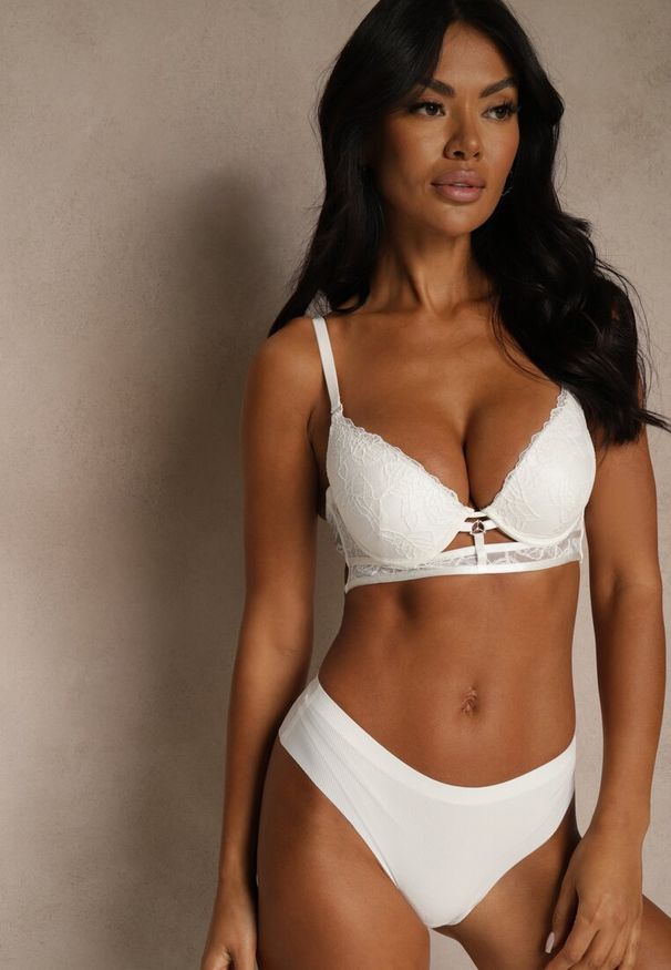 Renee - Jasnobeżowy Koronkowy Biustonosz w Klasycznym Stylu z Aplikacją Galinassa. Kolor: beżowy. Materiał: koronka. Wzór: aplikacja