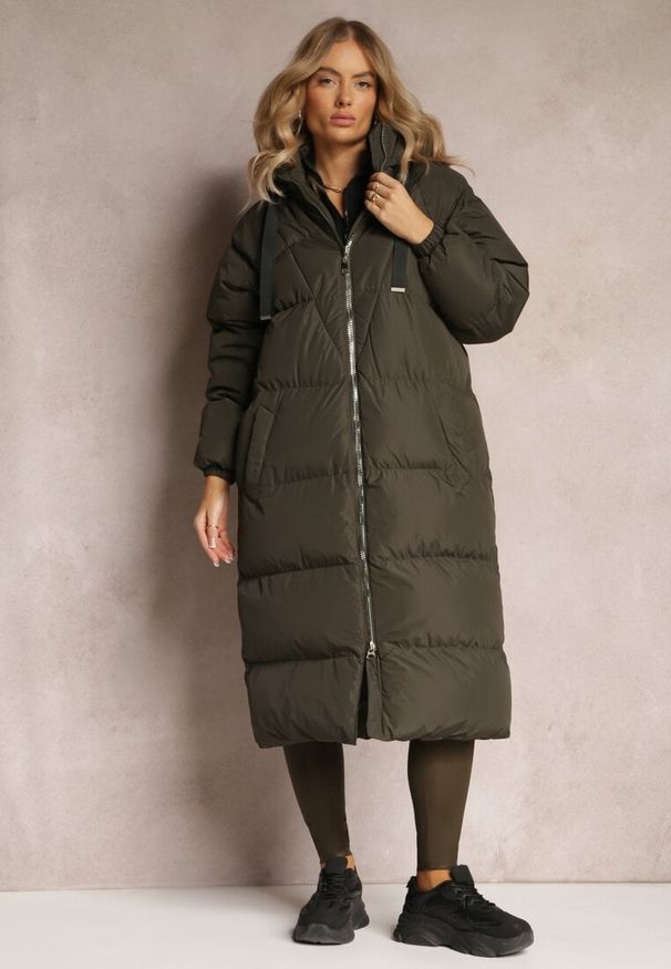 Renee - Zielona Długa Kurtka Pikowana z Kapturem Serea. Okazja: na co dzień. Typ kołnierza: kaptur. Kolor: zielony. Materiał: jeans. Długość: długie. Styl: casual