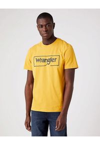 Wrangler - WRANGLER FRAME LOGO TEE MĘSKA KOSZULKA LOGO Golden Spice W70JD3X5O 112320765 #1