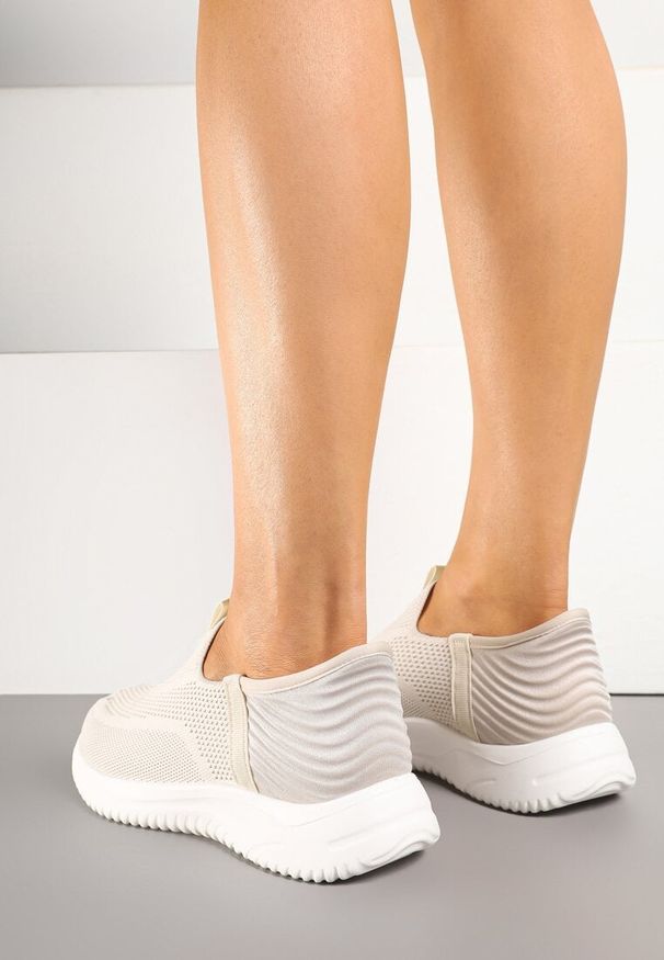 Born2be - Beżowe Buty Sportowe Sneakersy z Miękką Cholewką pod Kostkę Weamara. Okazja: na co dzień. Kolor: beżowy. Materiał: jeans. Szerokość cholewki: normalna. Sezon: wiosna