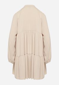 Born2be - Beżowa Rozkloszowana Sukienka z Falbanką Uxaria. Typ kołnierza: kołnierz z falbankami. Kolor: beżowy. Długość rękawa: długi rękaw. Wzór: aplikacja. Styl: elegancki #6