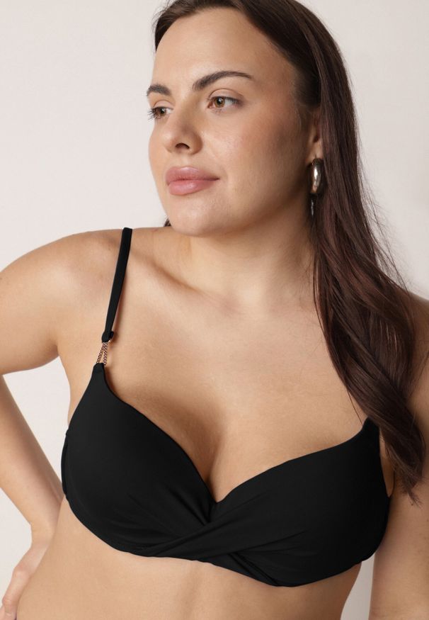 Born2be - Czarne Bikini z Marszczonym Biustonoszem i Figami Kąpielowymi z Cyrkoniami Kaliasa. Kolekcja: plus size. Kolor: czarny. Długość: długie. Wzór: aplikacja