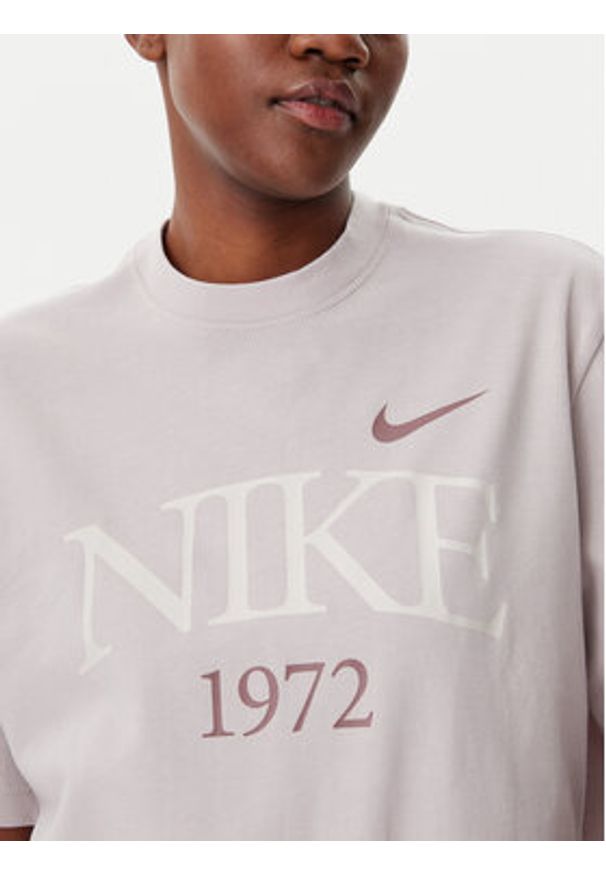 Nike T-Shirt FQ6600 Różowy Loose Fit. Kolor: różowy. Materiał: bawełna