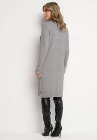 Born2be - Jasnoszara Sweterkowa Sukienka z Modalem i Wiskozą Ozdobiona Guzikami Hesalttia. Okazja: na co dzień. Kolor: szary. Materiał: wiskoza. Długość rękawa: długi rękaw. Wzór: aplikacja. Typ sukienki: proste. Styl: casual, elegancki #7