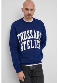 Trussardi Jeans - Trussardi bluza bawełniana męska kolor granatowy z nadrukiem. Kolor: niebieski. Materiał: bawełna. Wzór: nadruk