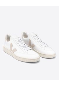 Veja - VEJA - Białe sneakersy ze skóry V-12. Kolor: biały. Materiał: skóra. Szerokość cholewki: normalna. Wzór: aplikacja #5