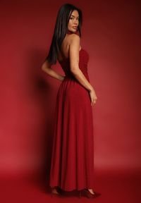 Renee - Bordowa Marszczona Koktajlowa Sukienka Bandeau z Wiskozą Nalirion. Okazja: na imprezę. Kolor: czerwony. Materiał: wiskoza. Długość rękawa: bez rękawów. Sezon: lato. Styl: wizytowy