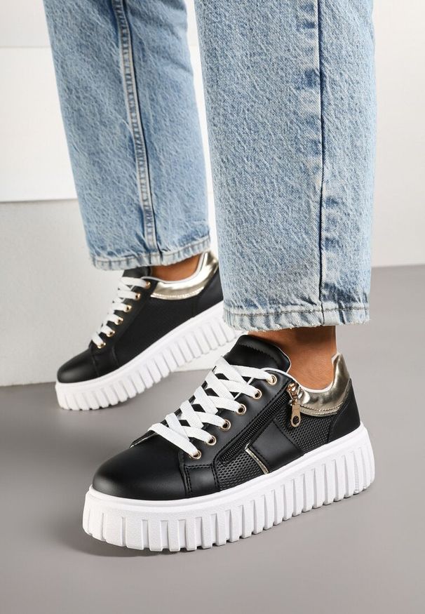 Born2be - Czarne Sneakersy na Grubej Podeszwie Ozdobione Suwakiem Elearice. Okazja: na co dzień. Kolor: czarny. Materiał: jeans. Wzór: aplikacja