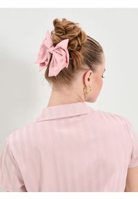 Sinsay - Spinka do włosów w kształcie kokardy - różowy. Kolor: różowy #1