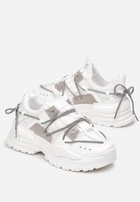 Born2be - Białe Sneakersy z Dekoracyjnym Sznurowaniem Dedna. Kolor: biały. Materiał: materiał. Szerokość cholewki: normalna #4