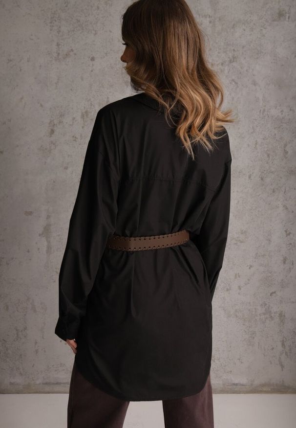 Renee - Czarna Bawełniano-Wiskozowa Koszula o Długim Kroju Oversize z Paskiem Tethys. Okazja: na co dzień. Typ kołnierza: kołnierzyk klasyczny. Kolor: czarny. Materiał: wiskoza, bawełna. Długość: długie. Styl: casual, klasyczny