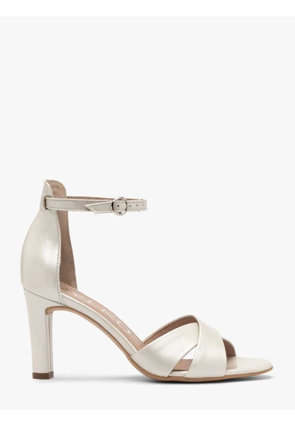 Ryłko - Perłowe sandały na grubej szpilce. Kolor: beżowy. Materiał: skóra. Obcas: na obcasie. Styl: street. Wysokość obcasa: średni